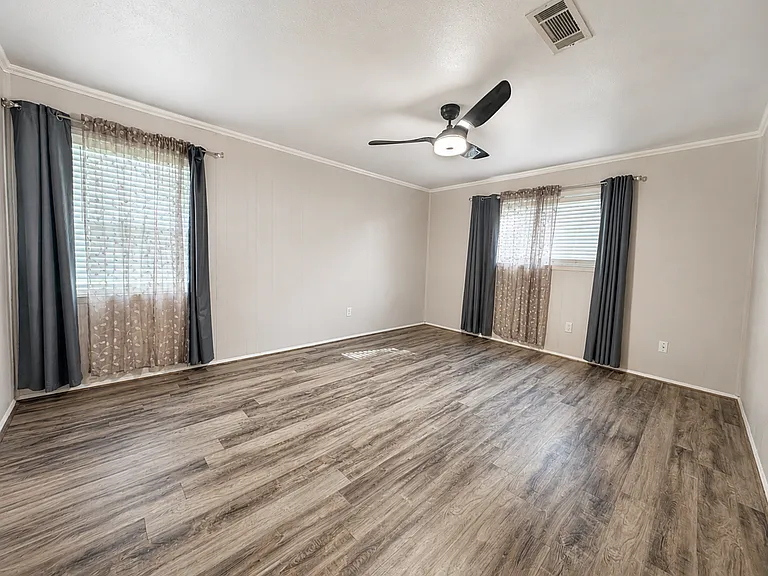 207 W Mink St — Photo 12