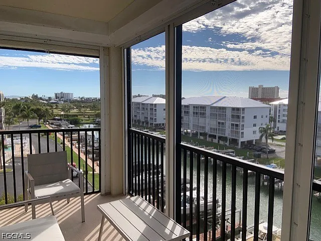 3 bed, 2.0 bath, 1197 sqft, $5,500 — Photo 2