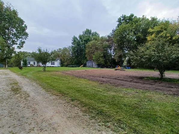 7699 Ravenswood Rd, Wales, MI 48027