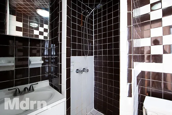 Rented by Mdrn Residential | media 12