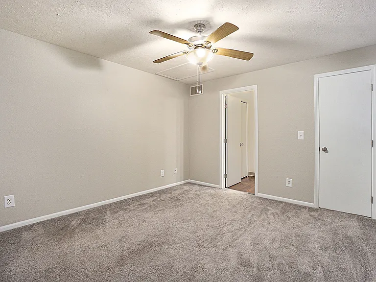 The Vista Apartments and Townhomes — Photo 15
