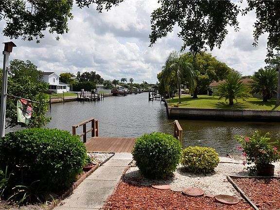 3rd image of 4621 Bay Crest Dr