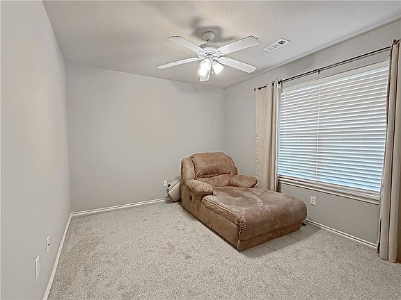 2nd image of 603 E Sandalwood St