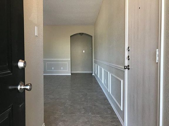 2nd image of 601 Hollyberry Dr