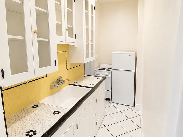 22-38 D St — Photo 5