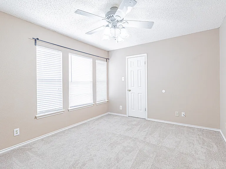 420 Ashley Park — Photo 24
