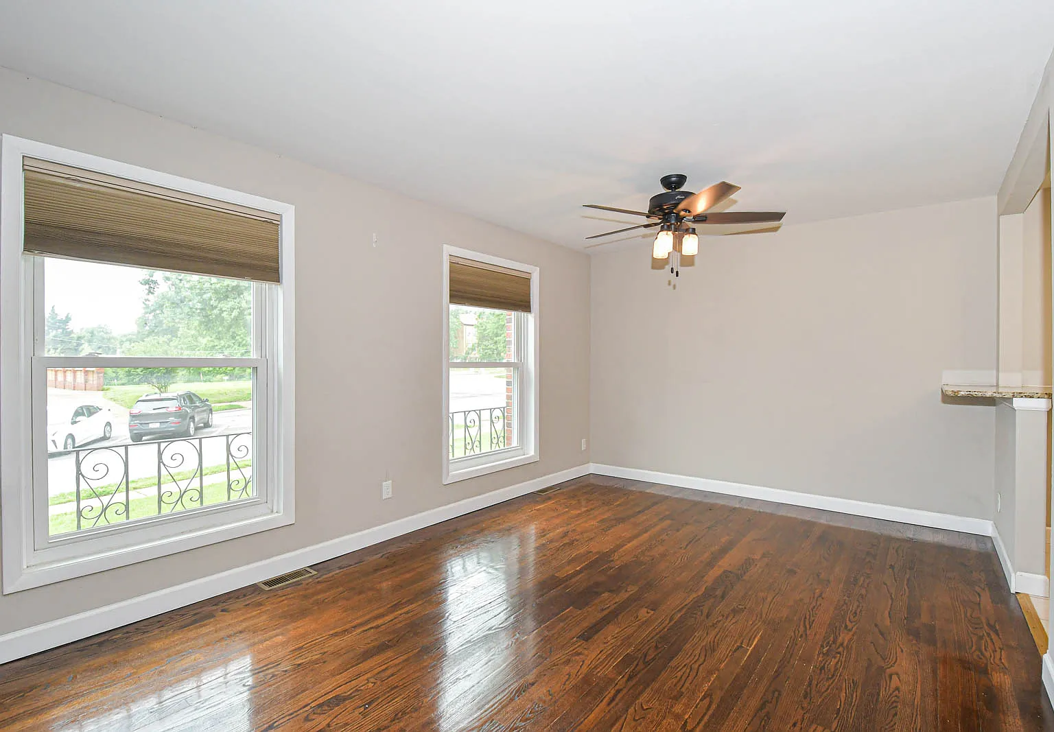 3 bed, 1260 sqft, $1,745 — Photo 3
