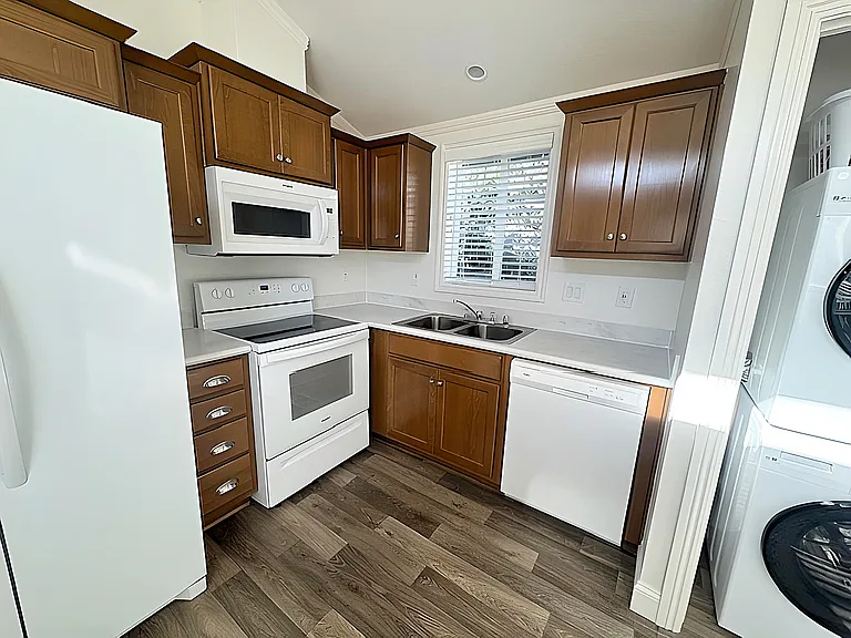 8531 Kittyhawk Ave — Photo 5