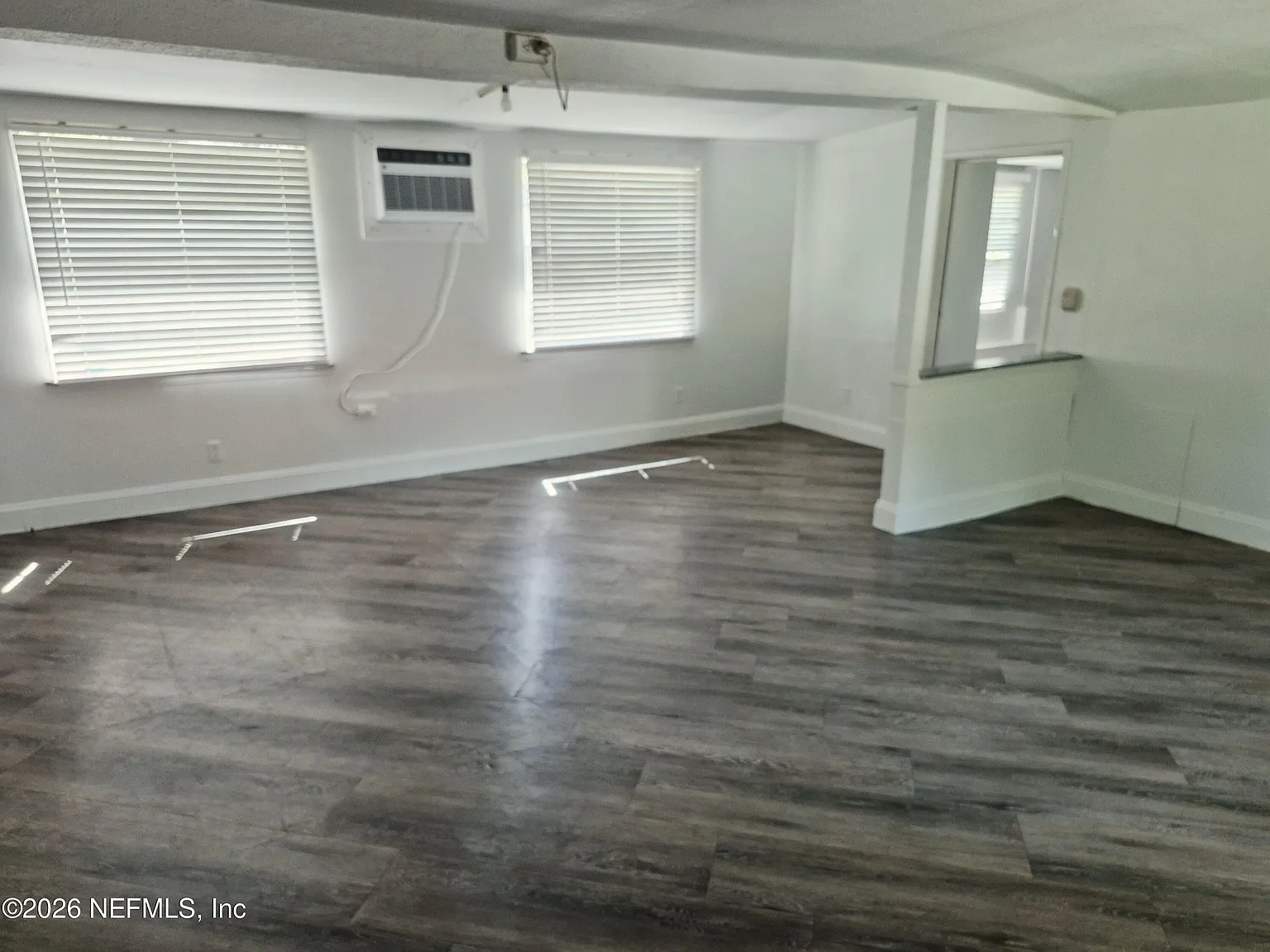 3 bed, 1.5 bath, 940 sqft, $1,200 — Photo 3