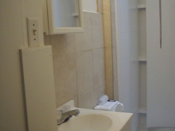 4th image of 1637 Allengrove St Floor 1