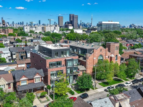245 Perth Ave N #104, Toronto, ON M6P 3X9