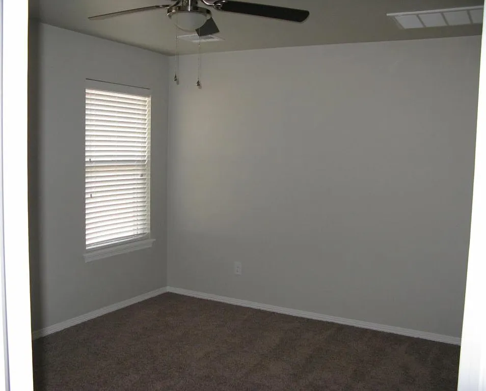 11613 Surrey Villas Court. Yukon, OK. 73099 — Photo 3
