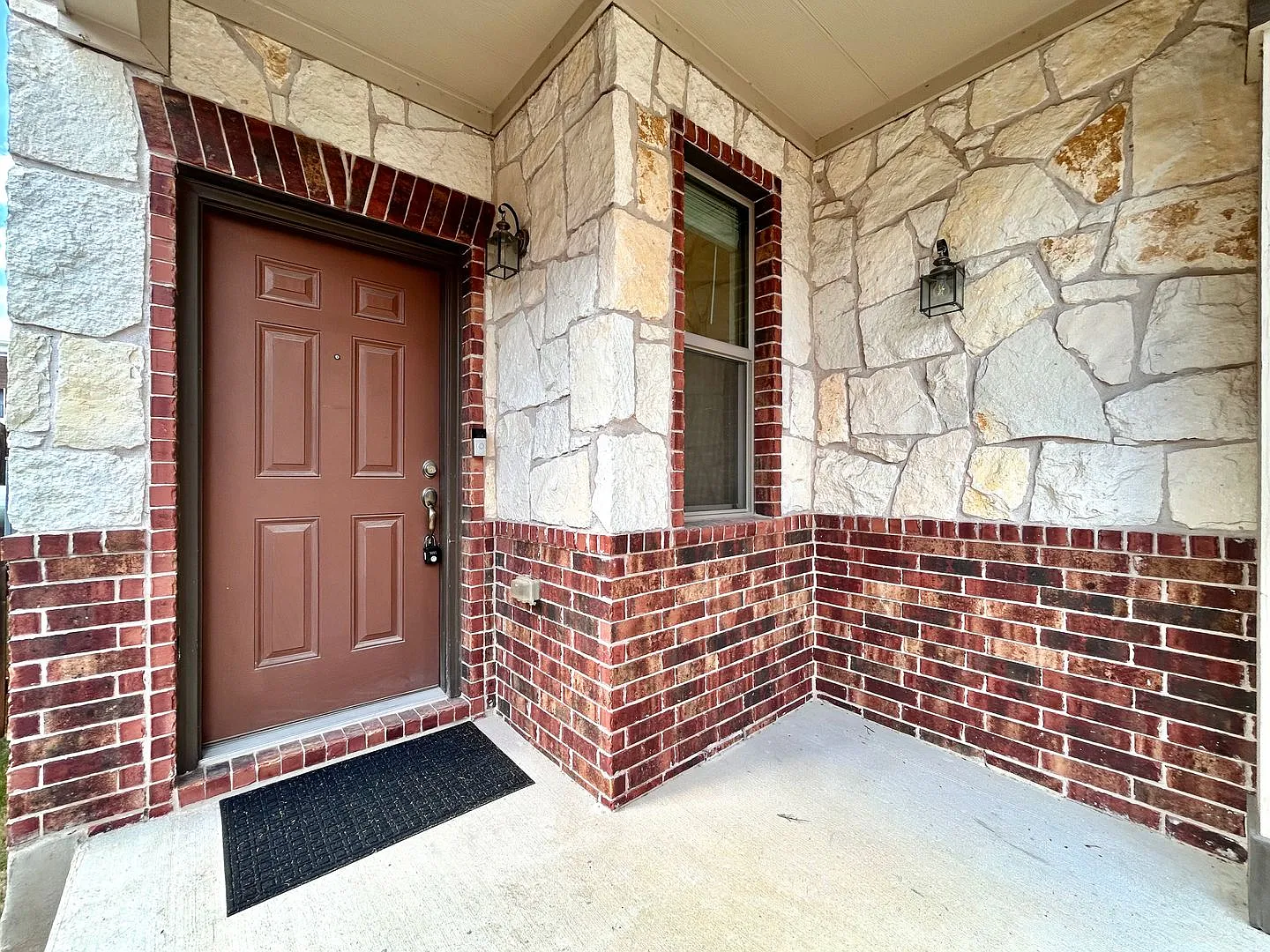 Spacious 3BR/2.5BA Home with 2-Car Garage in Round Rock — Photo 4