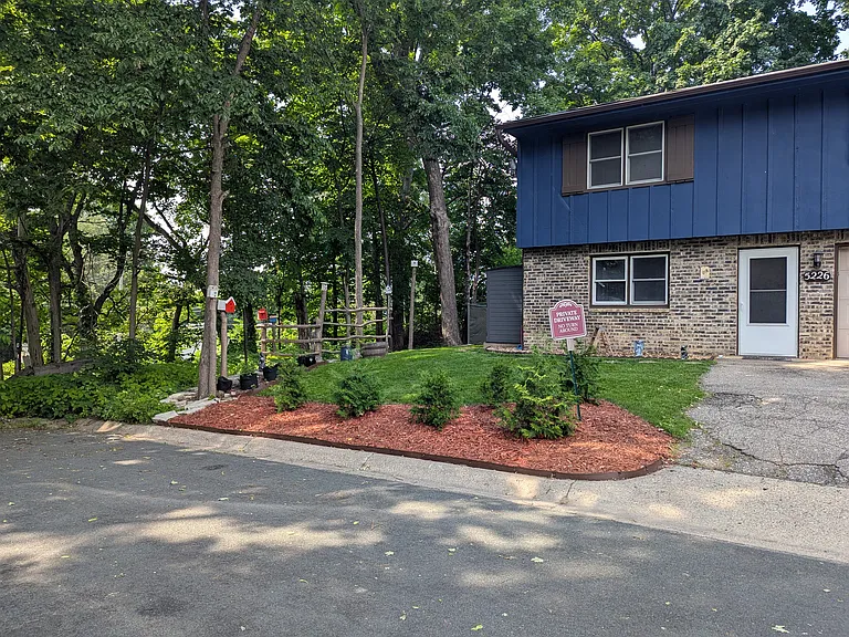 5226 Drummond Rd — Photo 1
