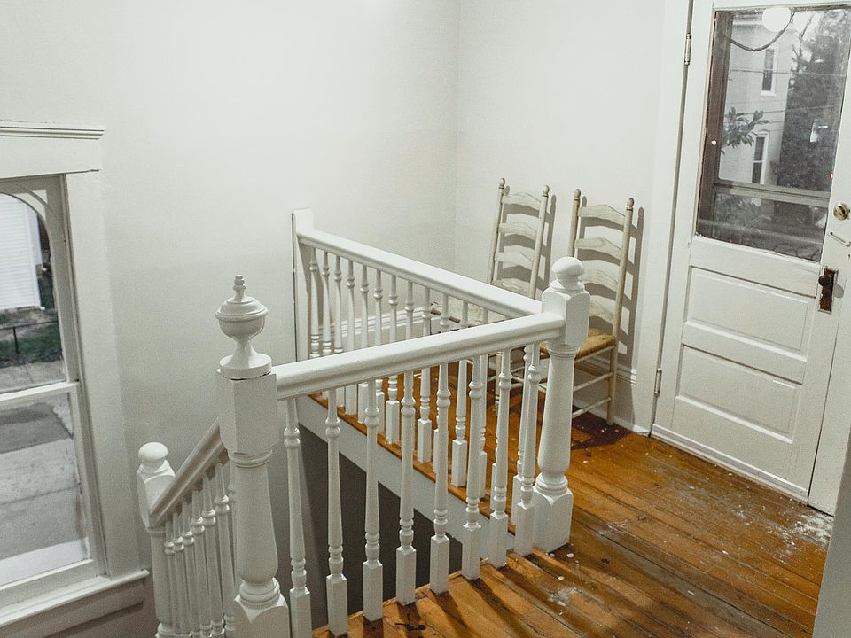 1st image of 411 N Upper St APT 3