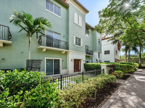48 NW Hawthorne Pl, Boca Raton, FL 33432
