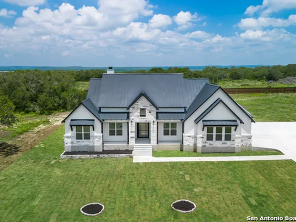 174 James Way, Castroville, TX 78009