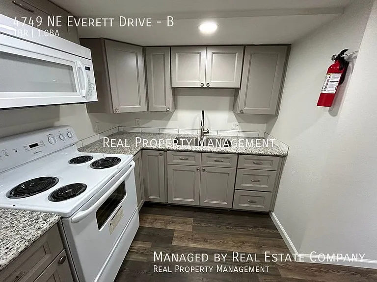 4749 NE Everett Dr #B — Photo 6