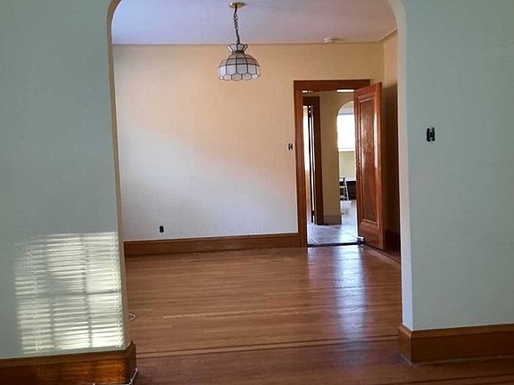 3rd image of 784 Kingsland Ave