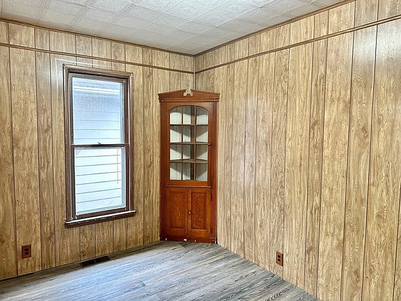 4th image of 205 N 7th St