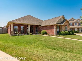 700 Yaupon Ct, Burleson, TX 76028