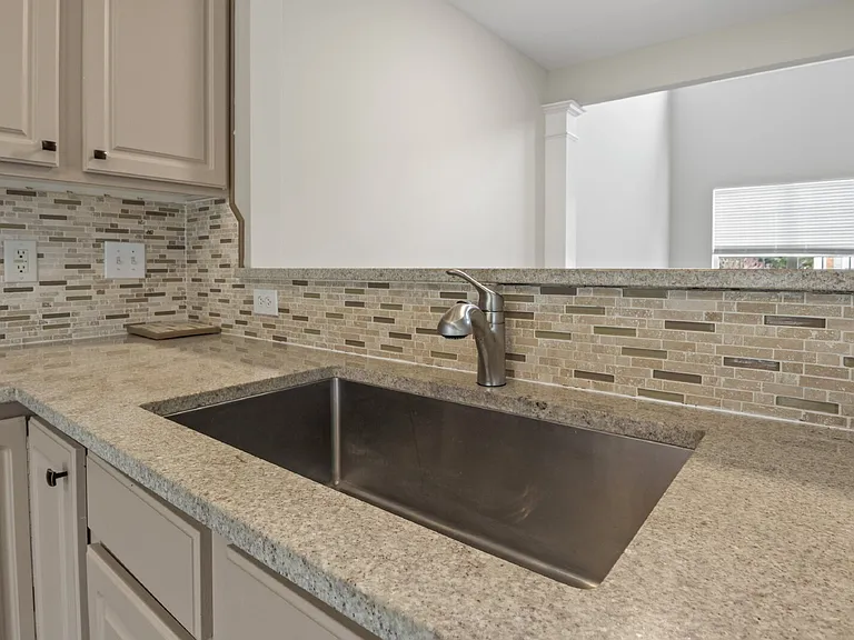400 Berlin Way — Photo 15