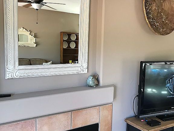 2nd image of 830 W Calle De La Pelotita
