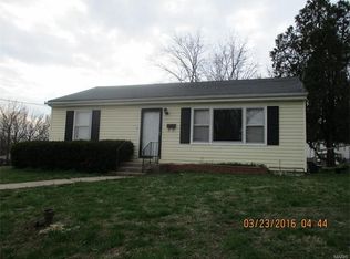 114 N B St, Louisiana, MO 63353