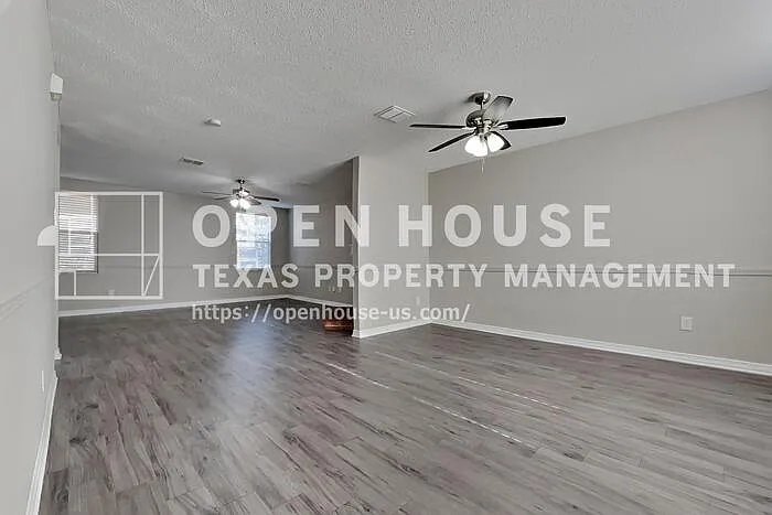 3 bed, 2.5 bath, 2166 sqft, $2,540 — Photo 4