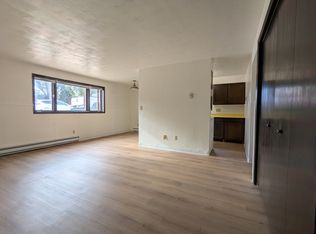 1075 Lancaster St APT J, Platteville, WI 53818