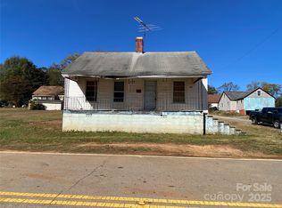 318 S 6th St, Lockhart, SC 29364