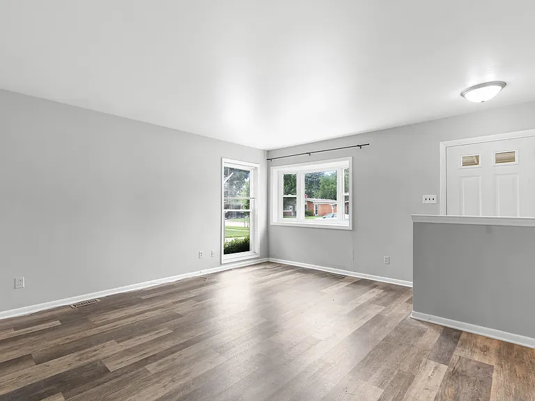1333 Moulin Ave — Photo 7