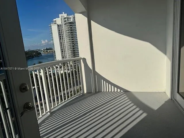 5401 Collins Ave #931 — Photo 33