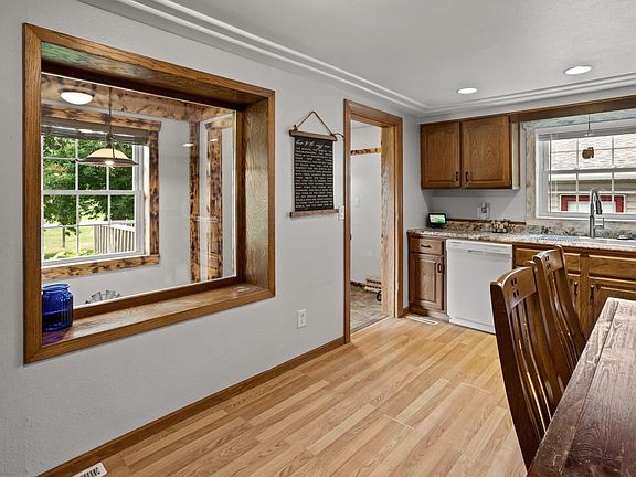 5th image of 202 Park St
