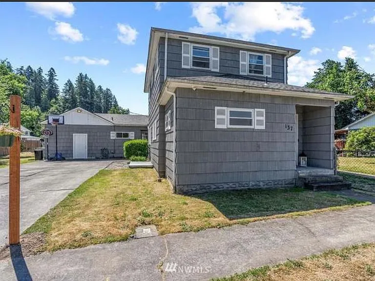137 Aden St SW — Photo 4