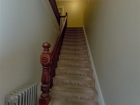 5th image of 185 Circular St APT A