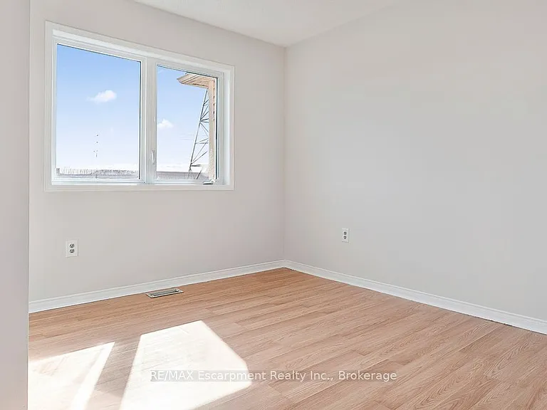 4832 Capri Cres — Photo 23