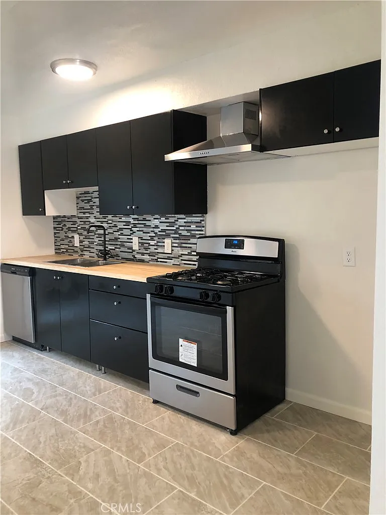 2 bed, 732 sqft, $1,600 — Photo 1