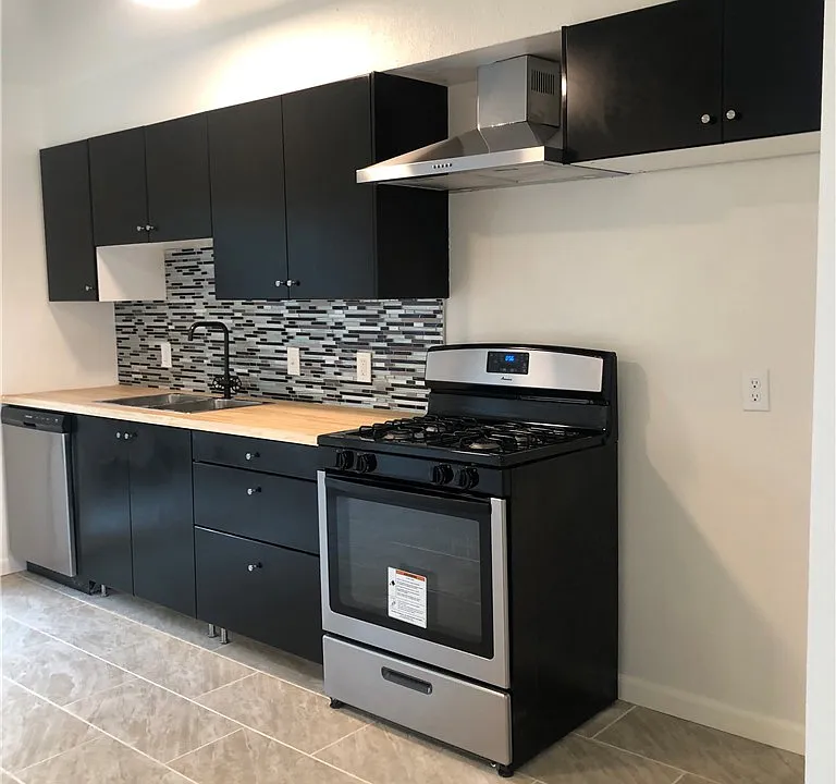 136 W Saginaw Way #103