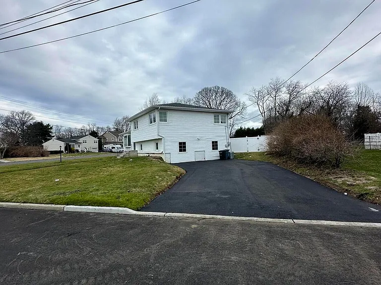 46 Hilltop Rd — Photo 3