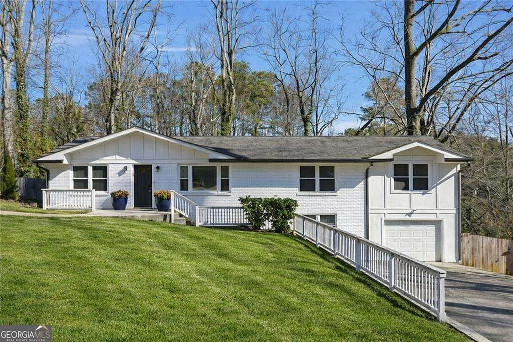 2629 Henderson Rd photo 1
