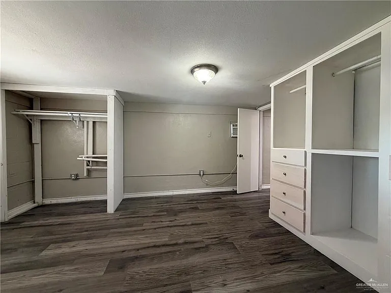 700 E Sam Houston Blvd — Photo 19