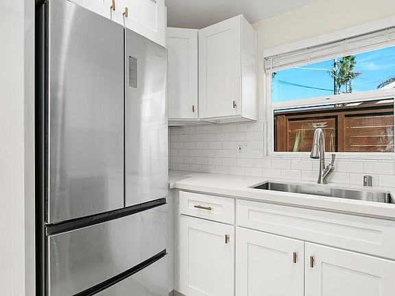 5th image of 1010 S Tremont St #C