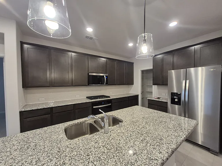 3041 Hollybrook Ln — Photo 10