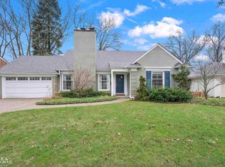 325 Stephens Rd, Grosse Pointe Farms, MI 48236
