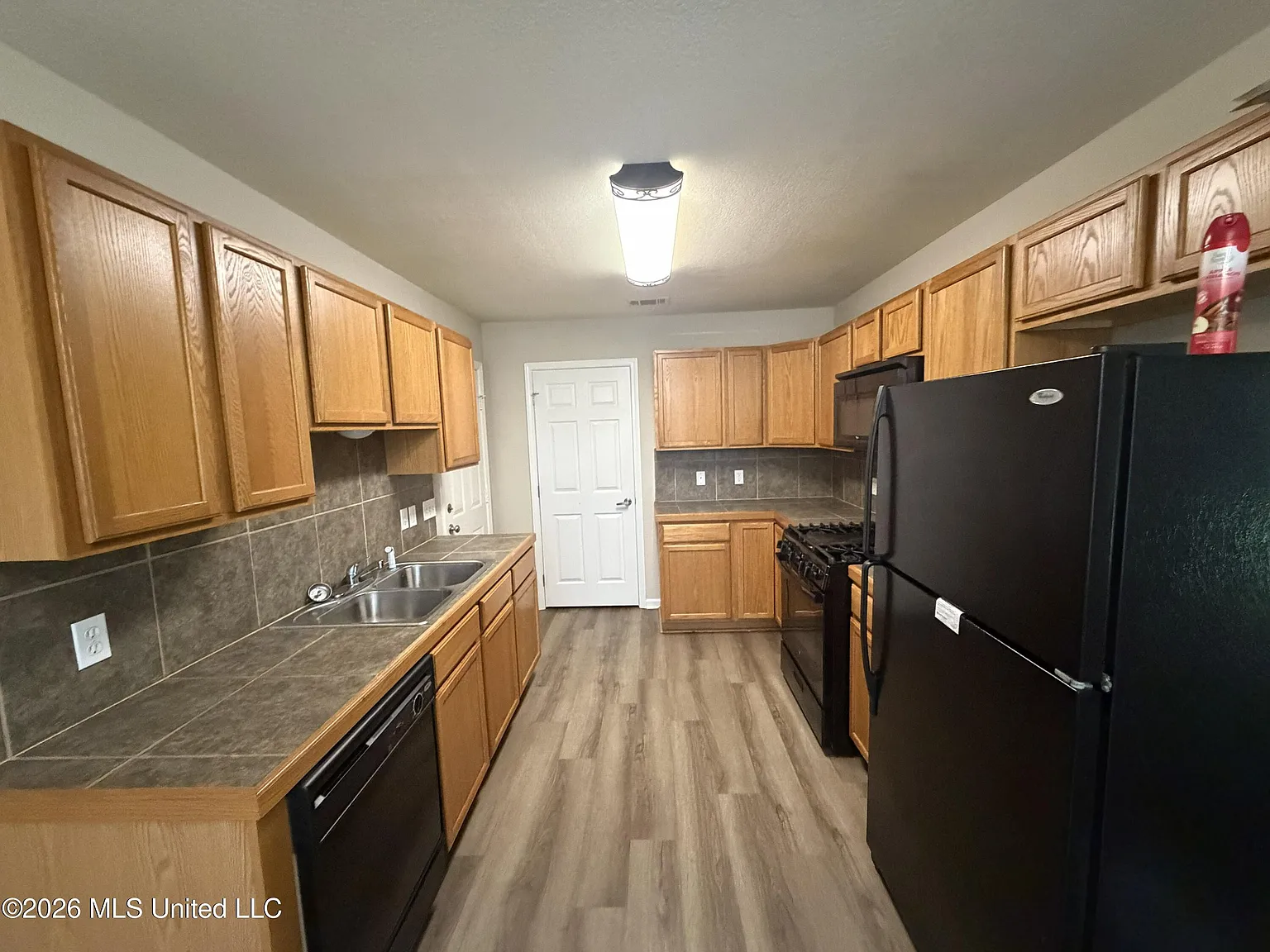 3 bed, 2.0 bath, 1750 sqft, $1,800 — Photo 3