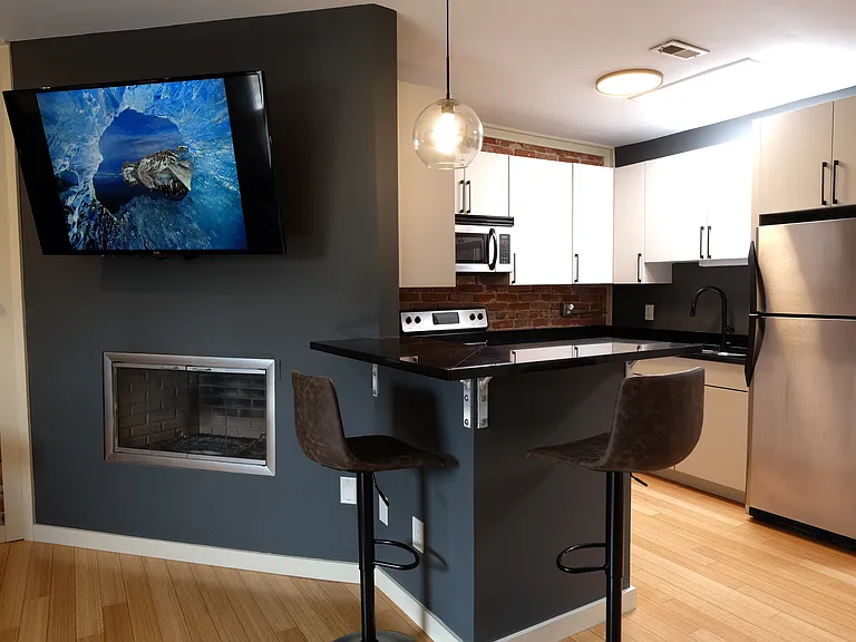 2306 Glenarm Pl #202 — Photo 9