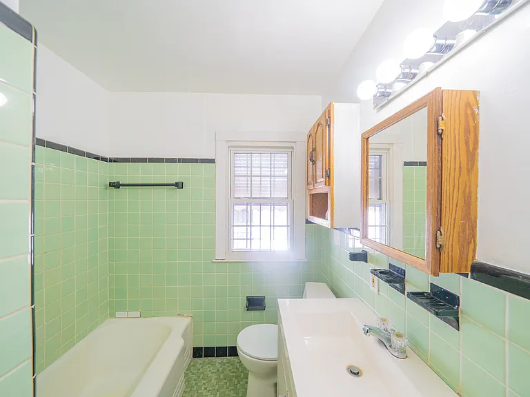 12105 Evergreen Ave — Photo 7