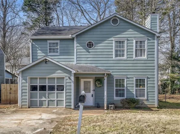 1049 Autumn Crest Dr, Stone Mountain, GA 30083