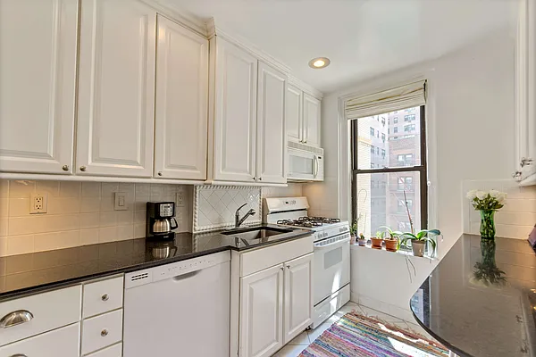 Sold by Compass | media 21